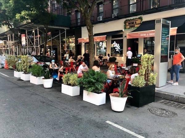 Thyme & Tonic Outdoor Dining