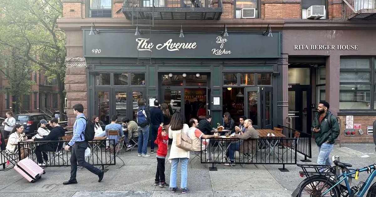 the avenue bar and kitchen